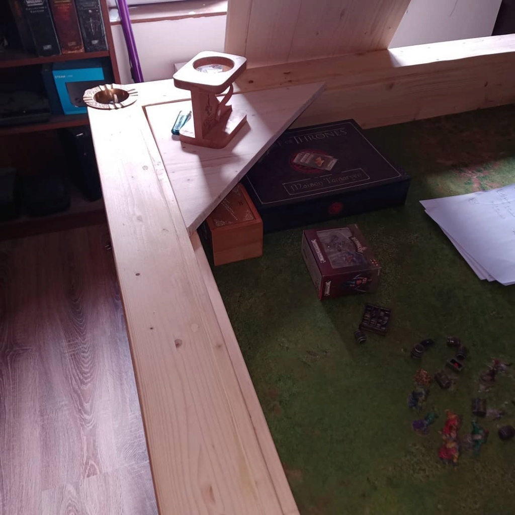 Un peuu de menuiserie dans ce monde de guerre 310